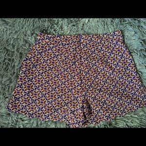 Cute June & Hudson shorts with zipper back